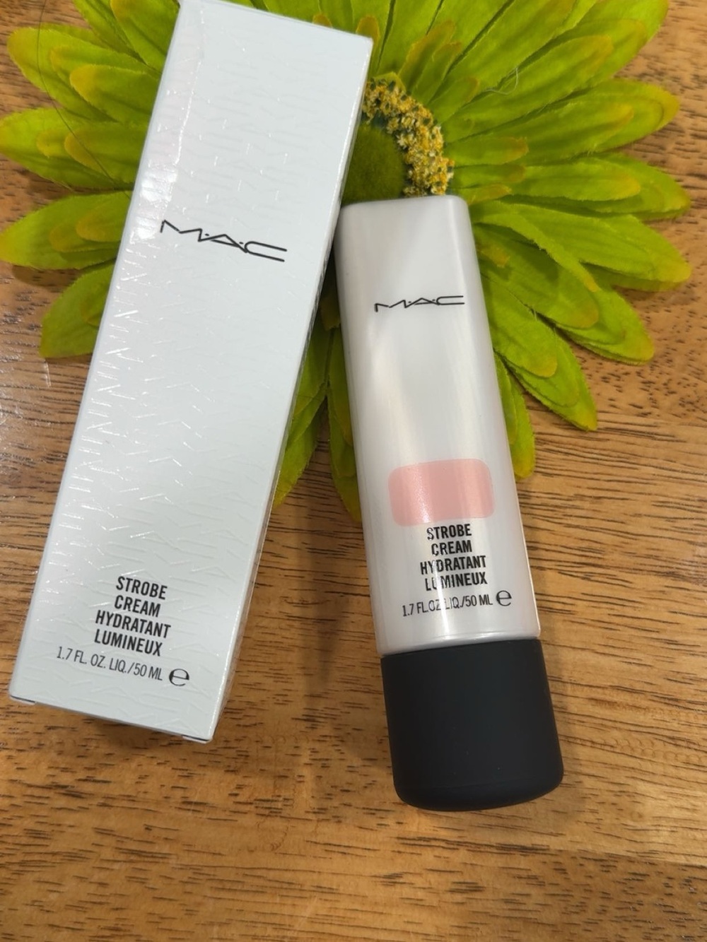 MAC Cosmetics Strobe Cream - Soft Pink Illuminating Primer
